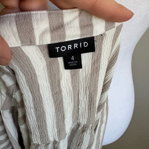 Torrid Taupe White Stripe Crepe Lace Up Flowy Blouse Womens 4X Beach Vacation - Picture 6 of 6